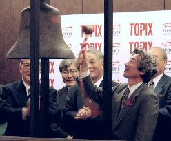 Koizumi visits Tokyo Stock Exchange